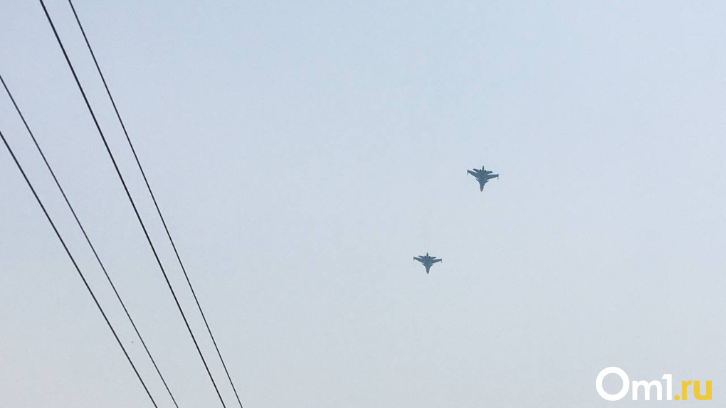 В параде Победы в Новосибирске поучаствовали два самолёта Су-34
