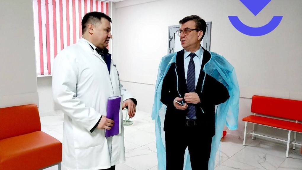 Глава омского Минздрава проинспектировал отремонтированную больницу