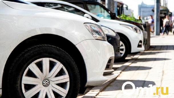 Омичам автоматически продлят срок водительских удостоверений на три года