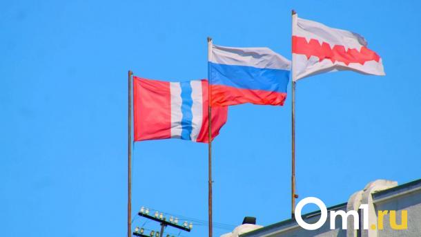 Флаги не бывают пурпурными: интересные факты о государственных символах к празднику