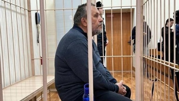 Суд продлил домашний арест экс-директору «Красного факела» Александру Кулябину