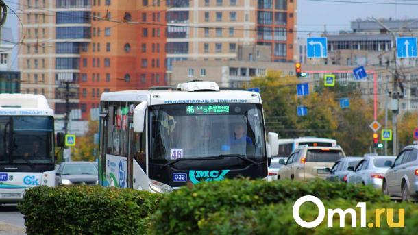 Омичи жалуются на редкие автобусы на Левом берегу: интервалы до 45 минут