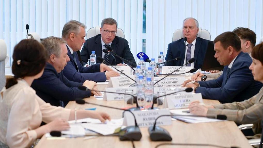 Губернатор Александр Бурков возглавил наблюдательный совет ОмГТУ