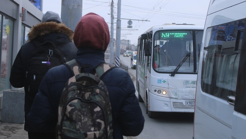 В омских маршрутках остро не хватает водителей из-за частичной мобилизации и эпидемии гриппа