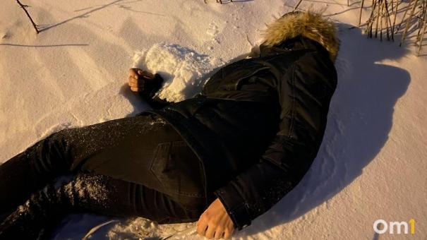 Труп на снегу: новосибирец погиб при падении с 16 этажа