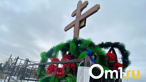 Десятки могил затопило на Южном кладбище в Новосибирске