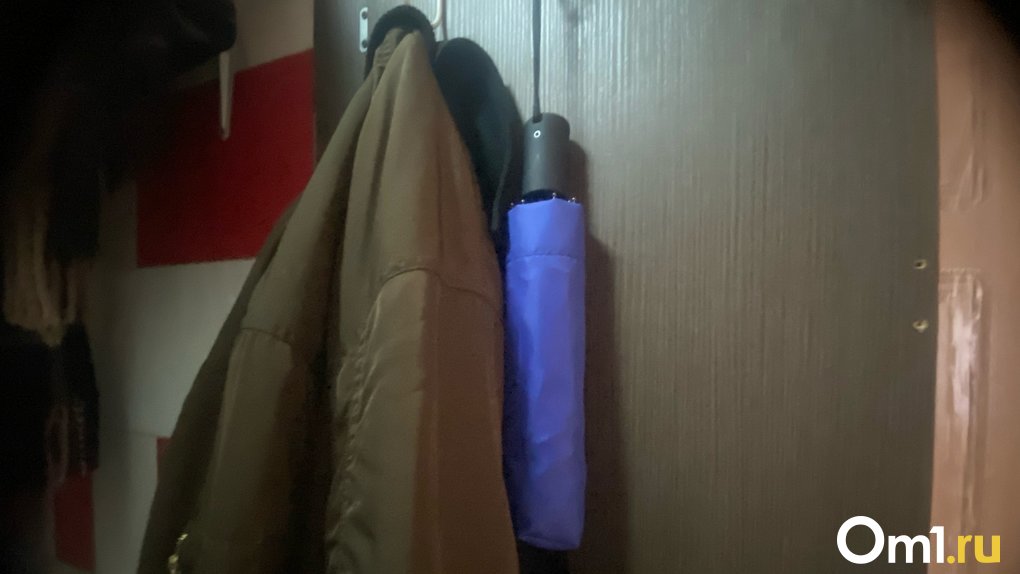 Перепутал? У посетителя бара в центре Омска украли куртку с зарядкой от телефона