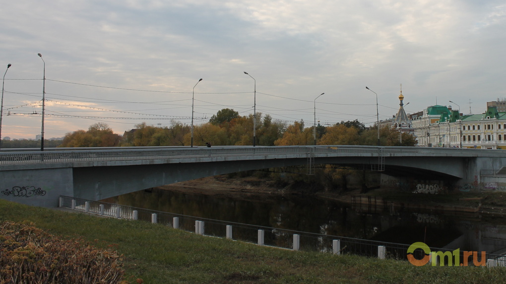 Омичей предупредили о зимних пробках из-за закрытия Юбилейного моста
