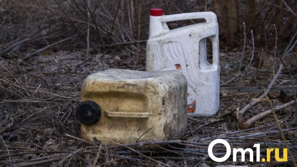 Страшная вонь накрыла деревню. Под Омском предприятие залило поле отходами «кисломолочки»