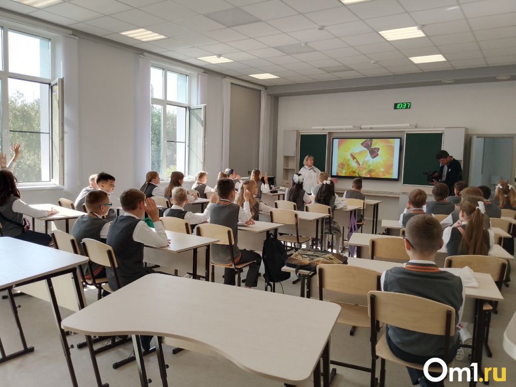 В школу без стресса: инструкция от психотерапевта, которая поможет подготовить ребёнка к новому учебному году