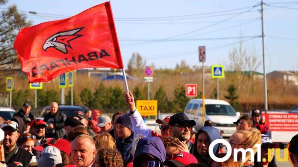 Приветствовали как рок-звёзд: омичи встретили в аэропорту хоккеистов «Авангарда»