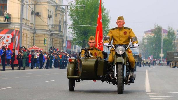 В центре Новосибирска заменят рекламу на баннеры ко Дню Победы