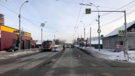 В Новосибирске автомобиль сбил несовершеннолетнего пешехода на переходе