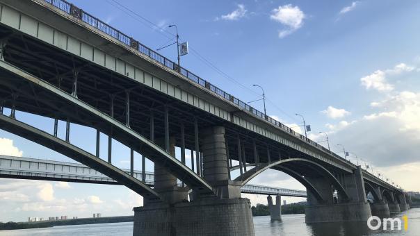 И.о. мэра Клемешов раскритиковал ремонт и пробки на Октябрьском мосту