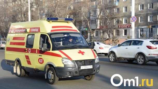 В Омске неизвестные напали на медика с ножом