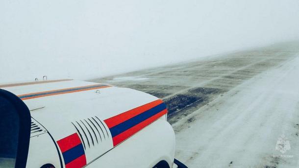 Сотрудники МЧС помогли омичам, застрявшим в снегу во время метели