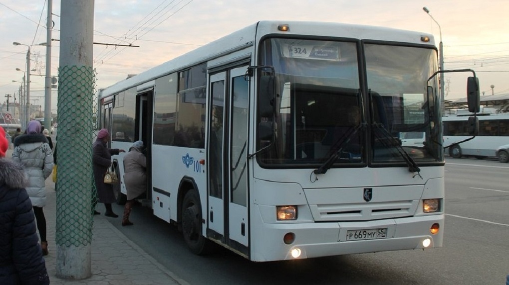 Цены на проезд в омских автобусах могут поднять до 30 рублей