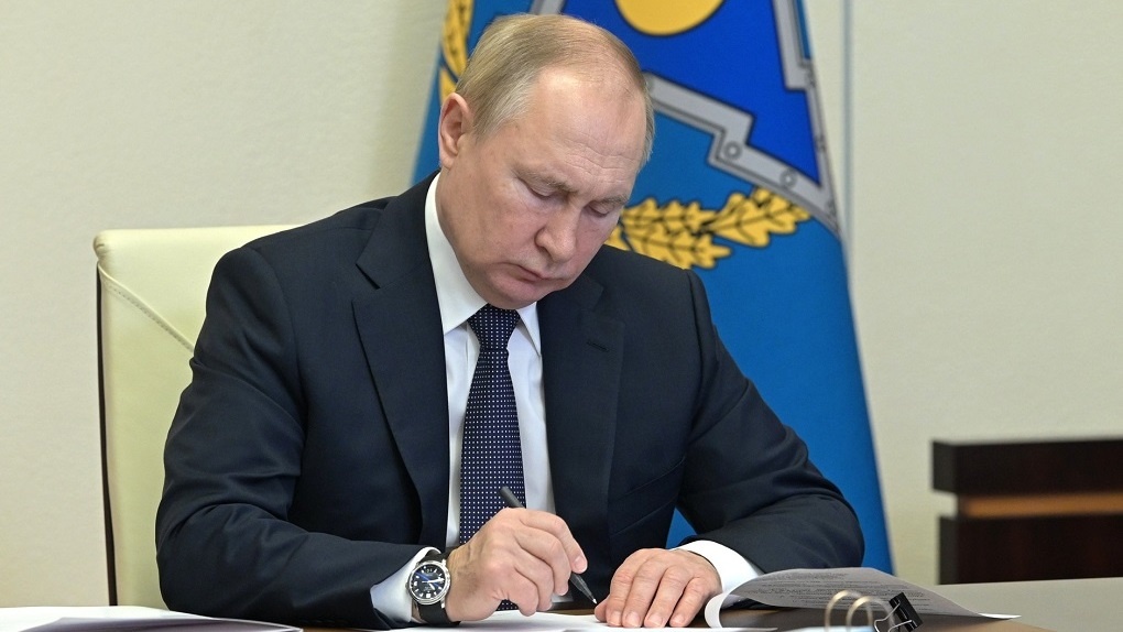 Реестр иноагентов и колония за госизмену: какие новые законы подписал президент России Владимир Путин