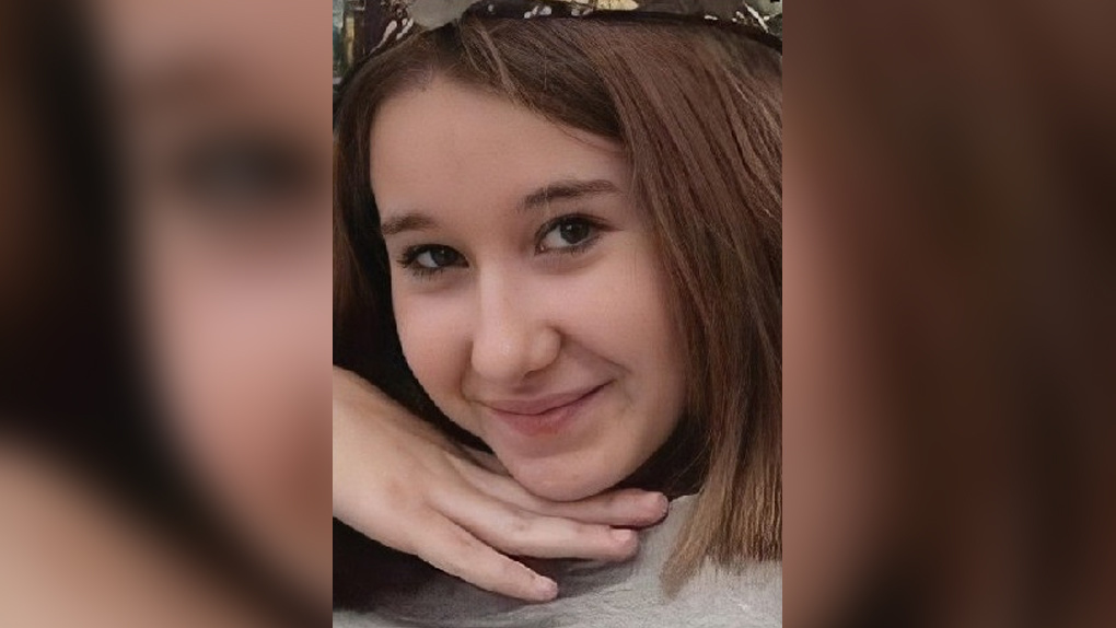 14-летнюю девочку с цветными волосами неделю ищут в Новосибирске