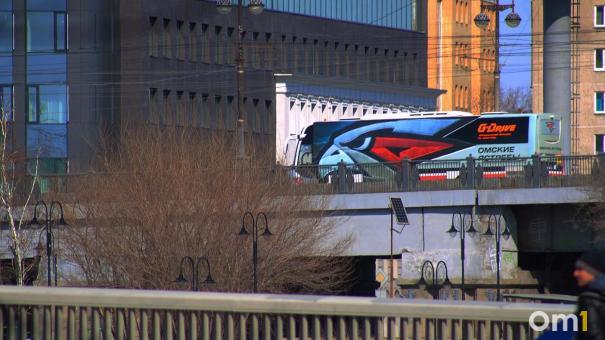 «Авангард» взял под опеку хищных птиц из омского зоопарка