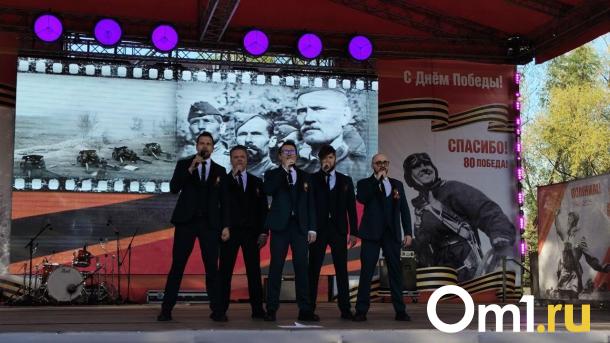 Вокальная группа VIVA выступила в Омске в День Победы