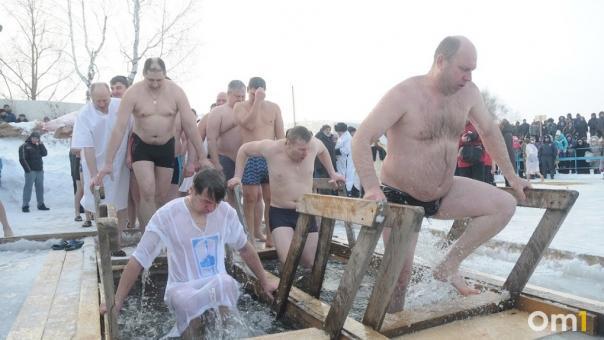 Как правильно окунаться в прорубь? Полный список купелей в Омской области