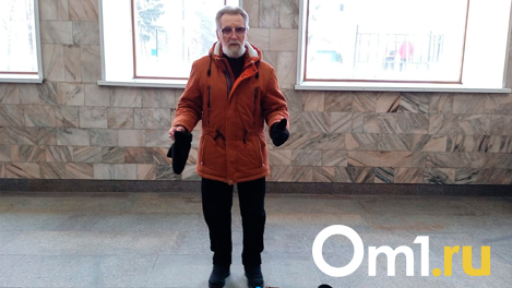 «Хорошо поставленный голос»: новосибирцев восхитил вокалист из метро на площади Ленина. ВИДЕО