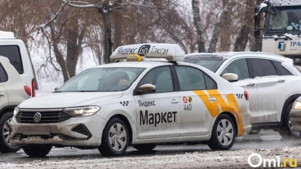 «Мы живём не в Москве»: омича возмутила цена на такси в выходной