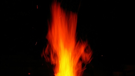 В Омске ночью сгорел внедорожник с «Z» символом — ФОТО