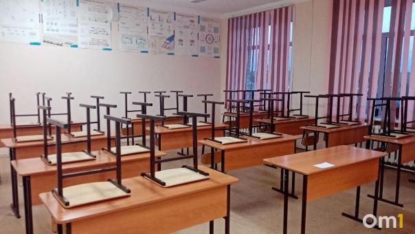 В Омске продолжают массово закрывать на карантин школы и детсады