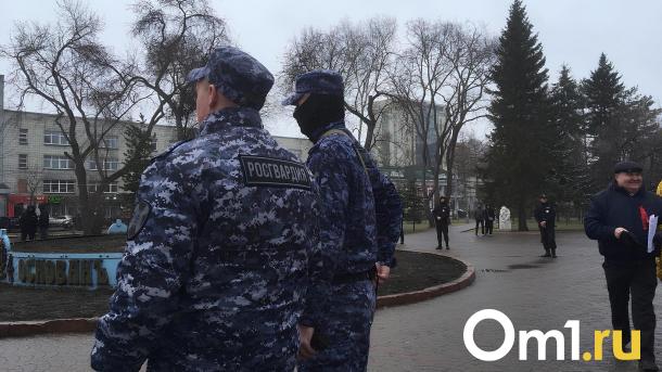 Экипаж Росгвардии помог омичу с травмой головы