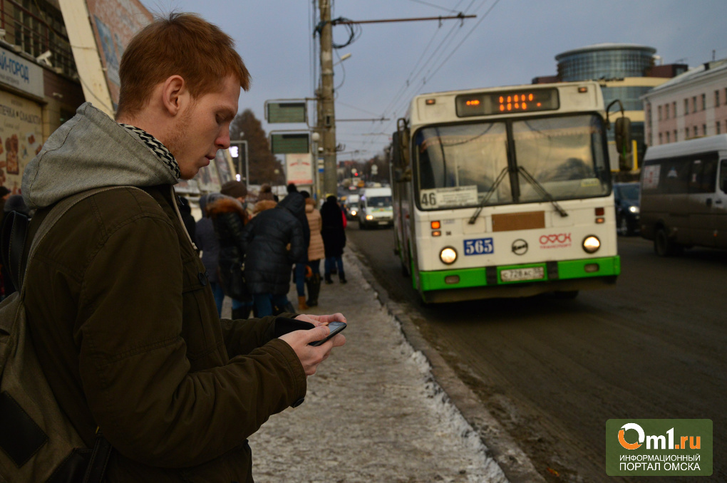 Москва едет на работу. Битва автобусов. Информатор на автобусных остановках. Информатор это человек. Информатор Трансдеталь.