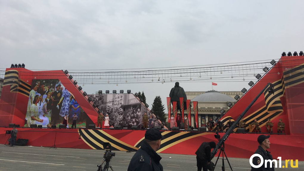 Начался концерт в честь Дня Победы на площади Ленина в Новосибирске