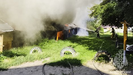 В Омске в результате сильного пожара сгорело 34 сарая