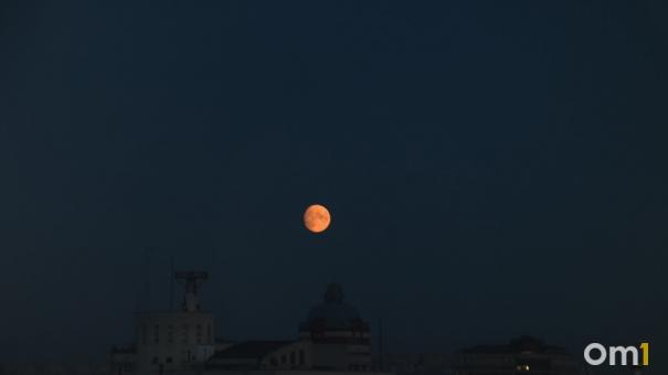 Омичи смогут увидеть «кровавую Луну». Дата и время