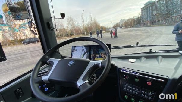 Омичам компенсируют затраты на учёбу в автошколе при трудоустройстве водителем автобуса