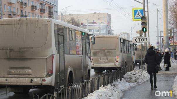 Омичи обнаружили мертвеца в маршрутке по пути на работу