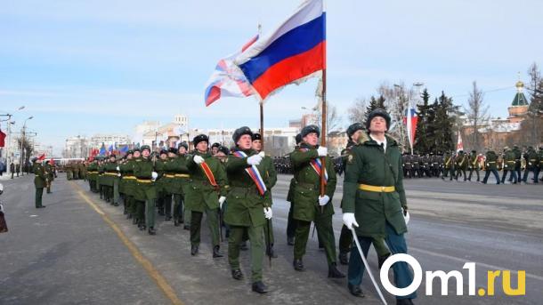 Хочется заботы и денег, а дарят носки: омичи рассказали, о каких подарках мечтают на 23 февраля