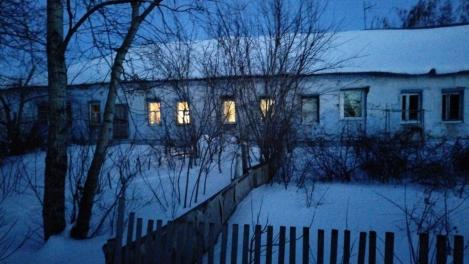 Омский барак, где рухнул потолок, должны были расселить два года назад