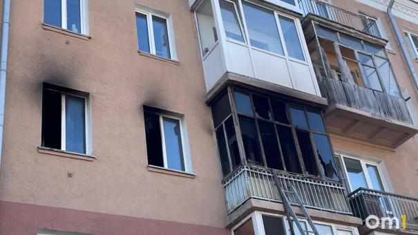 «Думали прыгать». Жители дома рассказали о пожаре на Циолковского в Омске