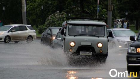 Омск утонул: в мэрии назвали адреса, где проведут откачку воды с дорог