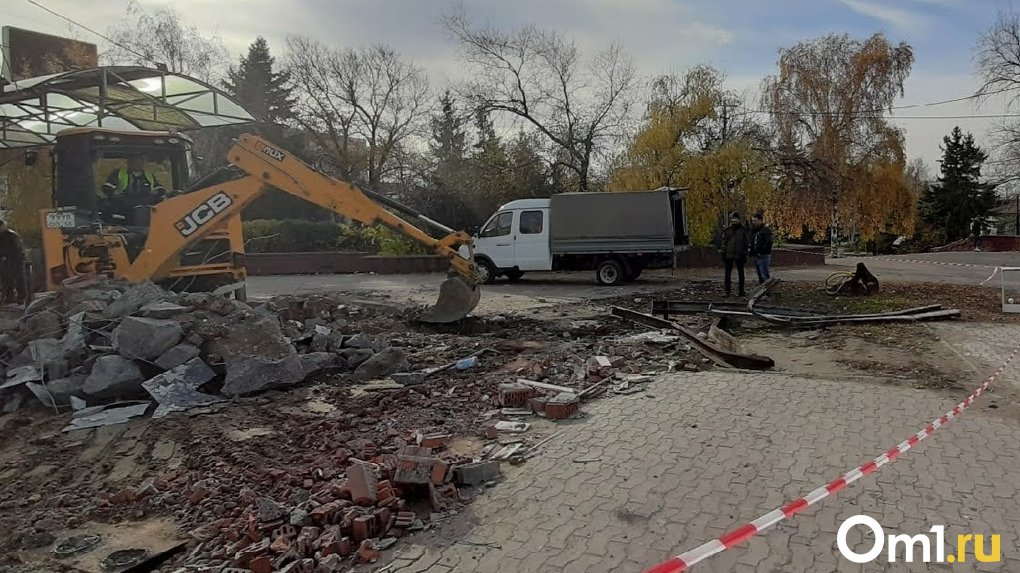 Омский суд требует снести киоски «Торгового города»