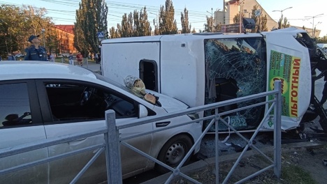 После вчерашнего ДТП с маршруткой в больницу попали семь омичей