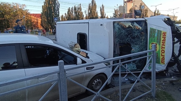 После вчерашнего ДТП с маршруткой в больницу попали семь омичей