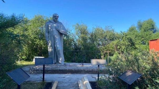 В Оконешниковском районе Омской области обновляют мемориал в честь героев войны