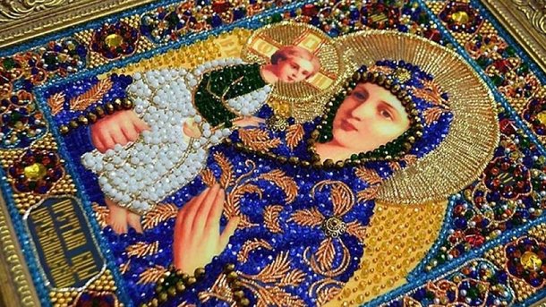 Грех ли вышивать иконы и можно ли их освещать, рассказали в Церкви