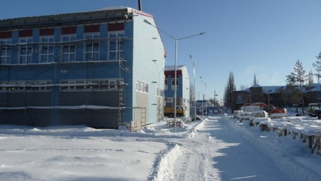 В Омской области у строящейся школы появилось светодиодное освещение