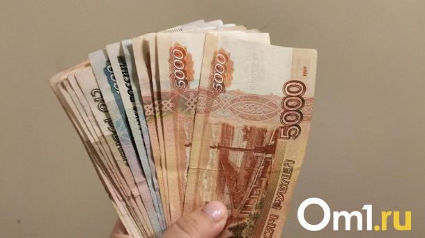 Омский слесарь потерял около 1,7 миллиона рублей после знакомства с девушкой