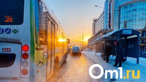 В Омске обновят 12 остановок общественного транспорта: список адресов