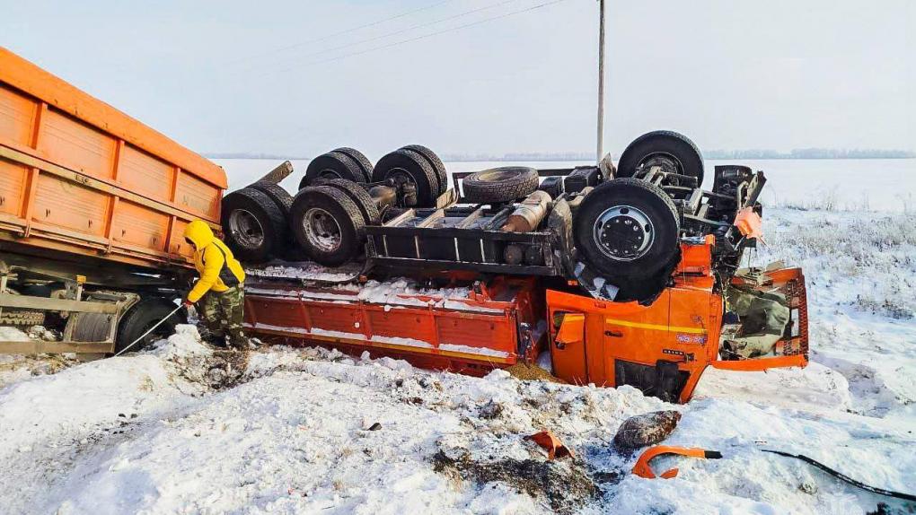 В Омске возбудили уголовное дело после ДТП с КамАЗом и пассажирским автобусом